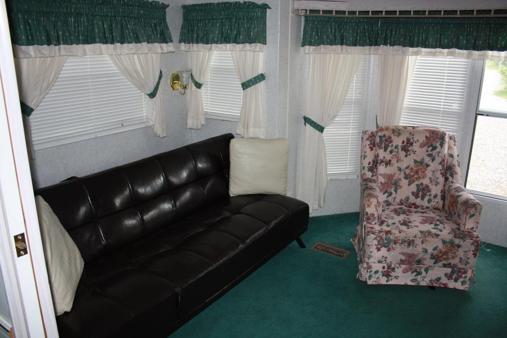 Robert'S Roost Rv Park Resort 克内尔 外观 照片